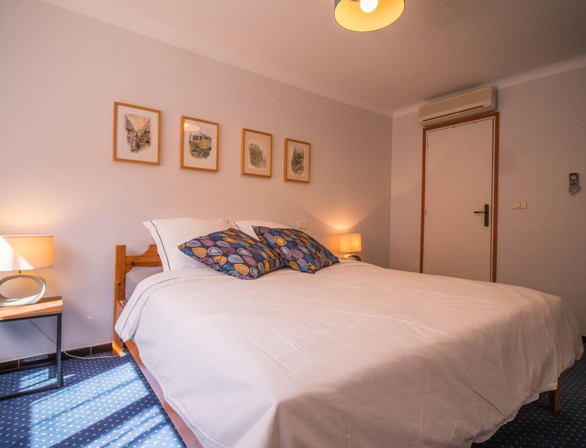 Camping Hotel Les Rives Du Loup Tourrettes-sur-Loup Exterior photo