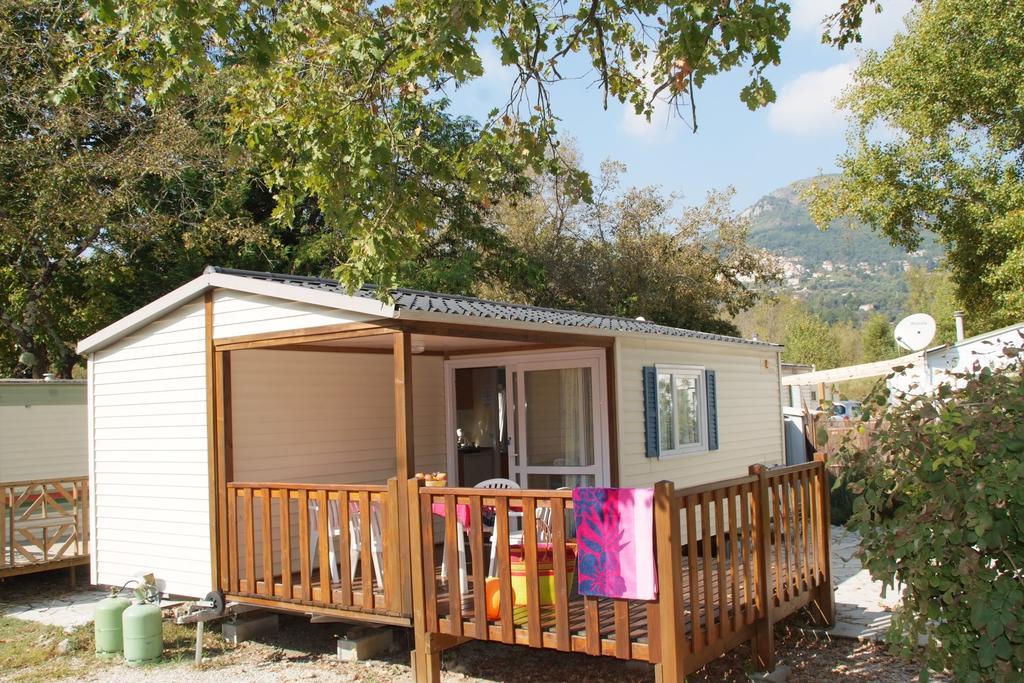 Camping Hotel Les Rives Du Loup Tourrettes-sur-Loup Exterior photo